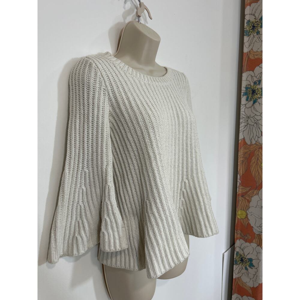 White Sweater with Y2K Vibes Gap Small
